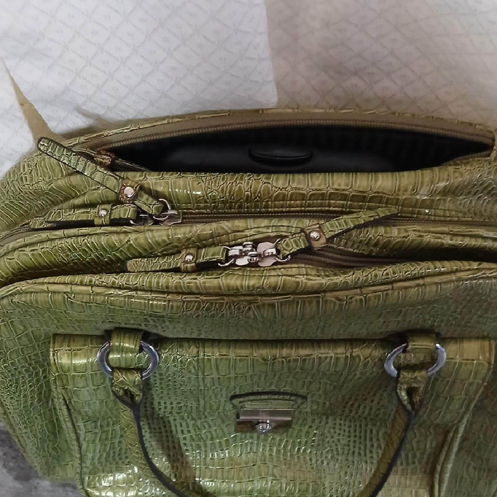 Franklin Covey Green Rolling Laptop Bag with Wheels Alligator Print - Picture 3 of 13